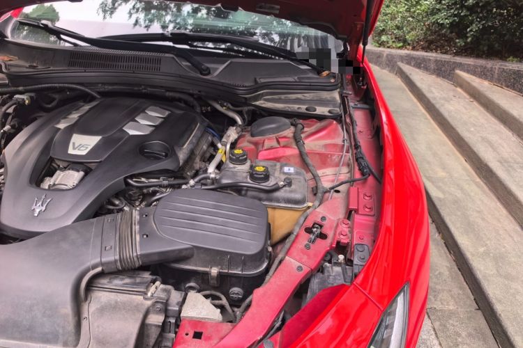 Used Maserati Ghibli 2014 3.0T Standard Edition Engine Bay Left