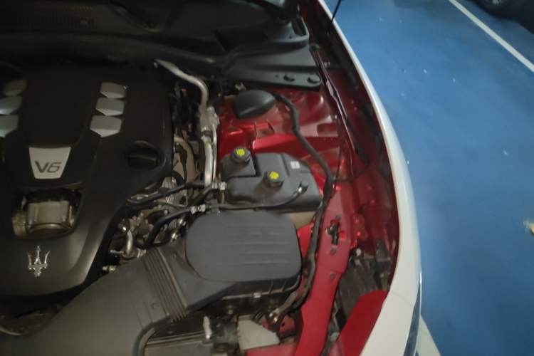 Used Maserati Ghibli 2014 3.0T Standard Edition Engine Bay Left