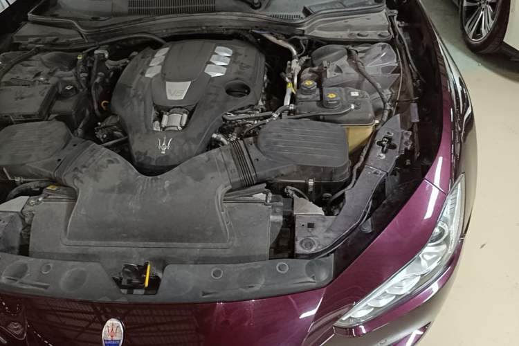 Used Maserati Ghibli 2014 3.0T Standard Edition Engine Bay Left