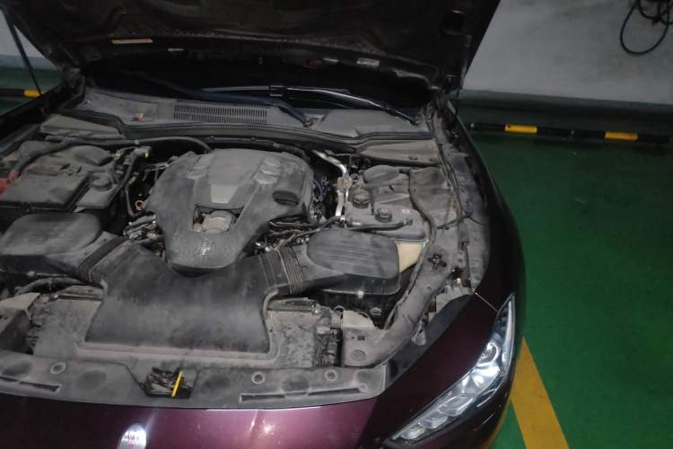 Used Maserati Ghibli 2014 3.0T Standard Edition Engine Bay Left