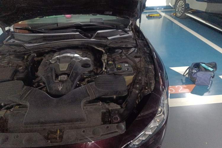 Used Maserati Ghibli 2014 3.0T Standard Edition Engine Bay Left