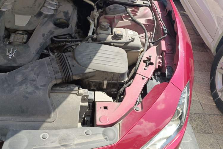 Used Maserati Ghibli 2014 3.0T Standard Edition Engine Bay Left