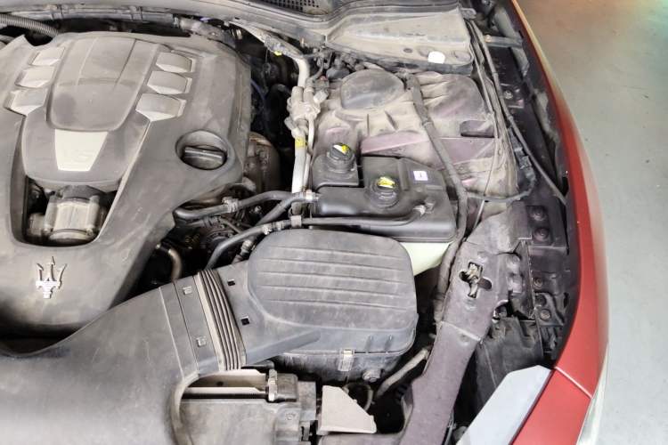 Used Maserati Ghibli 2014 3.0T Standard Edition Engine Bay Left
