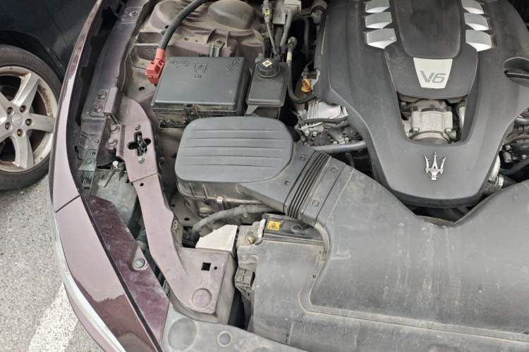 Used Maserati Ghibli 2014 3.0T Standard Edition Engine Bay Right