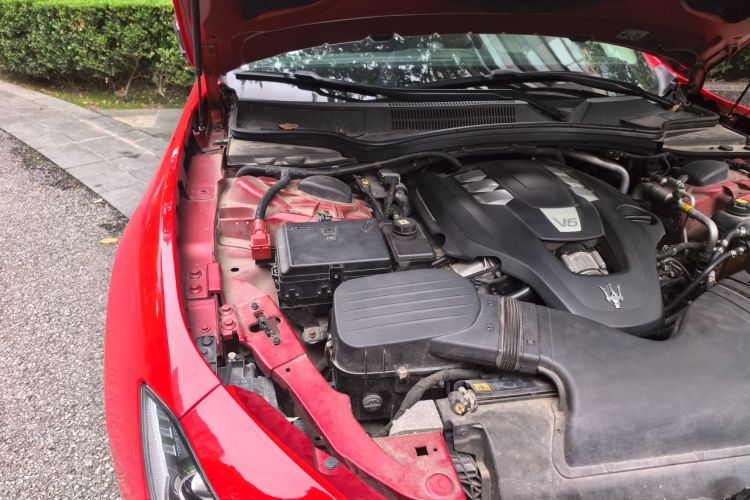 Used Maserati Ghibli 2014 3.0T Standard Edition Engine Bay Right