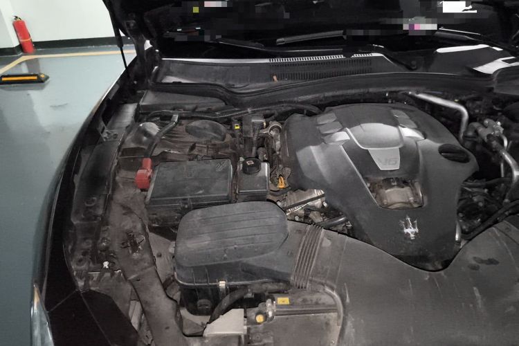 Used Maserati Ghibli 2014 3.0T Standard Edition Engine Bay Right