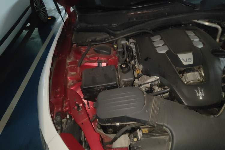 Used Maserati Ghibli 2014 3.0T Standard Edition Engine Bay Right