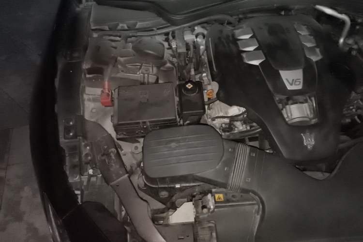 Used Maserati Ghibli 2014 3.0T Standard Edition Engine Bay Right