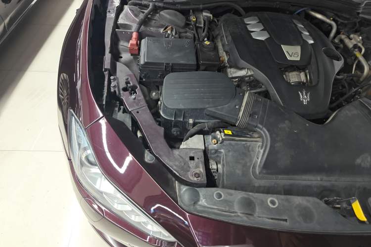 Used Maserati Ghibli 2014 3.0T Standard Edition Engine Bay Right