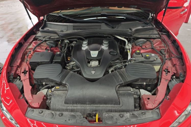 Used Maserati Ghibli 2014 3.0T S Engine Bay