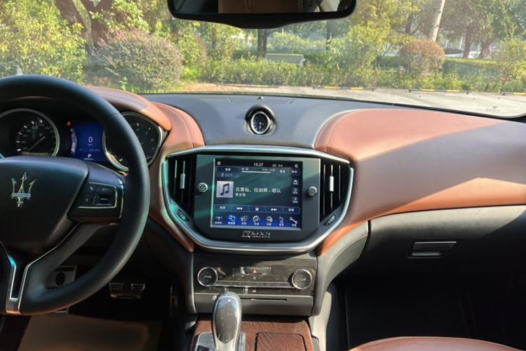 Used Maserati Ghibli 2014 3.0T Standard Edition Gear Lever