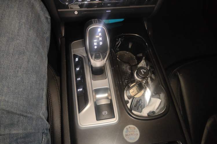 Used Maserati Ghibli 2014 3.0T Standard Edition Gear Lever