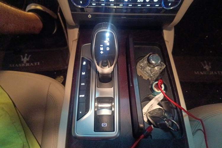 Used Maserati Ghibli 2014 3.0T Standard Edition Gear Lever