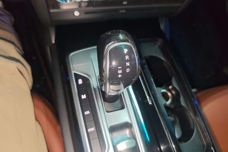 Used Maserati Ghibli 2014 3.0T Standard Edition Gear Lever