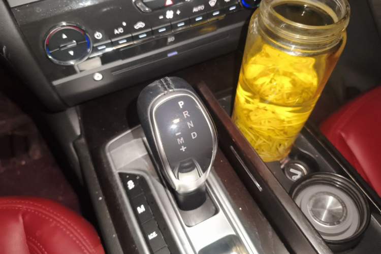 Used Maserati Ghibli 2014 3.0T Standard Edition Gear Lever