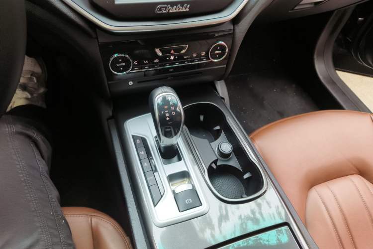 Used Maserati Ghibli 2014 3.0T Standard Edition Gear Lever