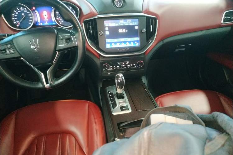 Used Maserati Ghibli 2014 3.0T Standard Edition Gear Lever