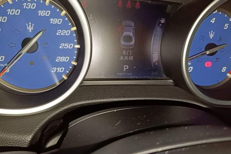Used Maserati Ghibli 2014 3.0T Standard Edition Odometer Close Up