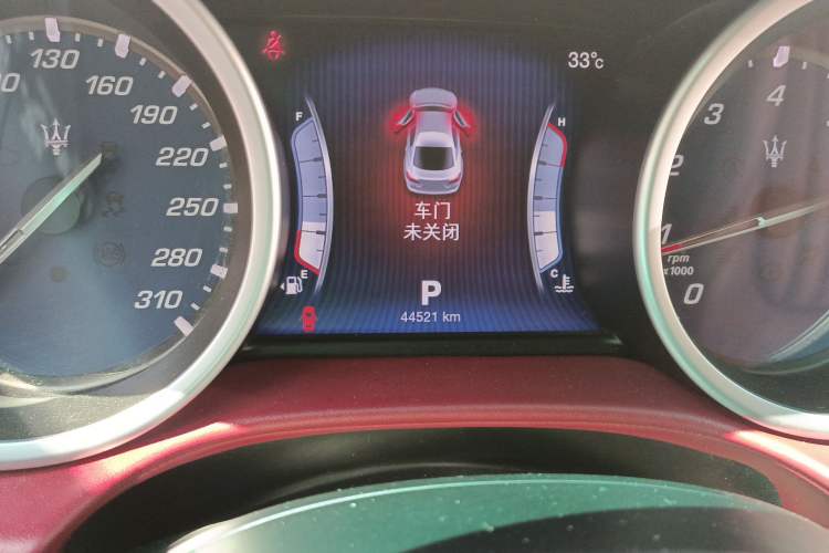 Used Maserati Ghibli 2014 3.0T Standard Edition Odometer Close Up