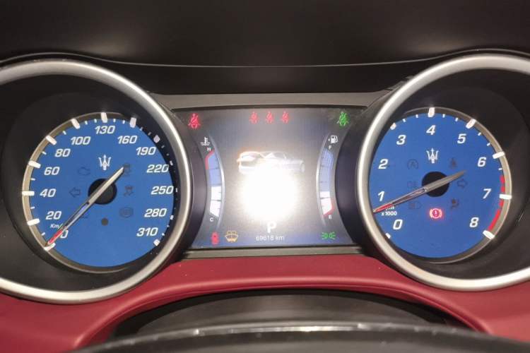Used Maserati Ghibli 2014 3.0T Standard Edition Odometer Close Up