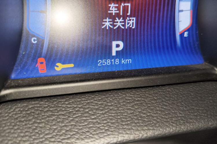 Used Maserati Ghibli 2014 3.0T Standard Edition Odometer Close Up