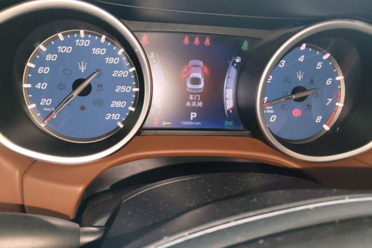 Used Maserati Ghibli 2014 3.0T Standard Edition Odometer Close Up