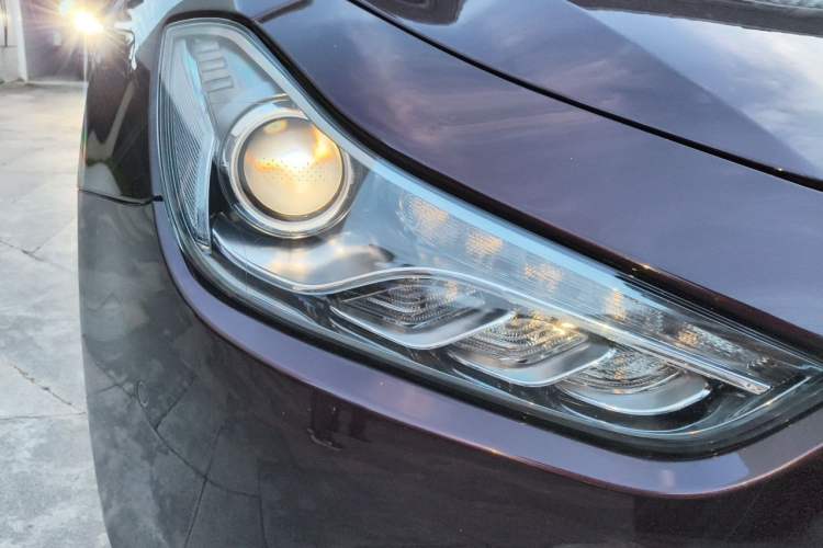 Used Maserati Ghibli 2014 3.0T Standard Edition Right Front Headlight