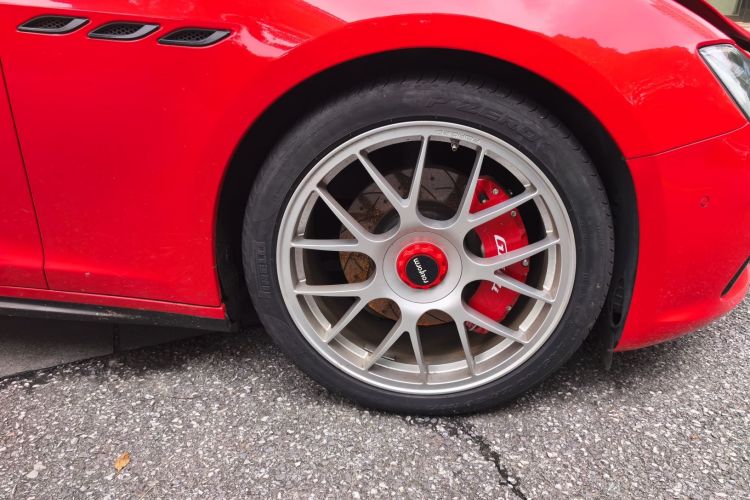 Used Maserati Ghibli 2014 3.0T Standard Edition Right Front Wheel Hub
