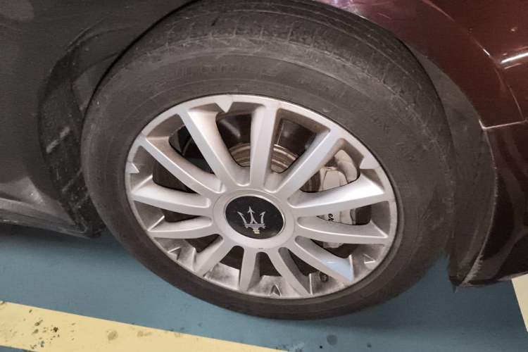 Used Maserati Ghibli 2014 3.0T Standard Edition Right Front Wheel Hub