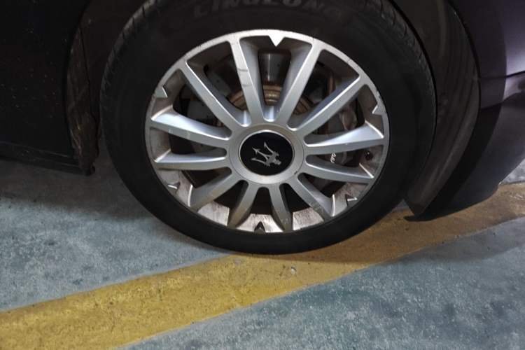 Used Maserati Ghibli 2014 3.0T Standard Edition Right Front Wheel Hub