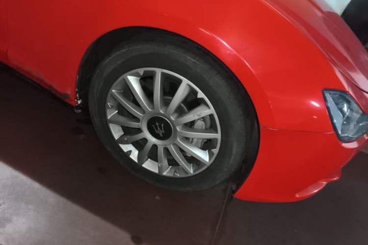 Used Maserati Ghibli 2014 3.0T Standard Edition Right Front Wheel Hub