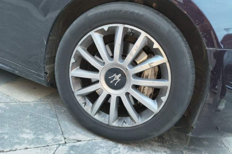 Used Maserati Ghibli 2014 3.0T Standard Edition Right Front Wheel Hub