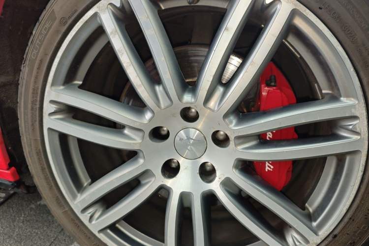Used Maserati Ghibli 2014 3.0T S Right Front Wheel Hub