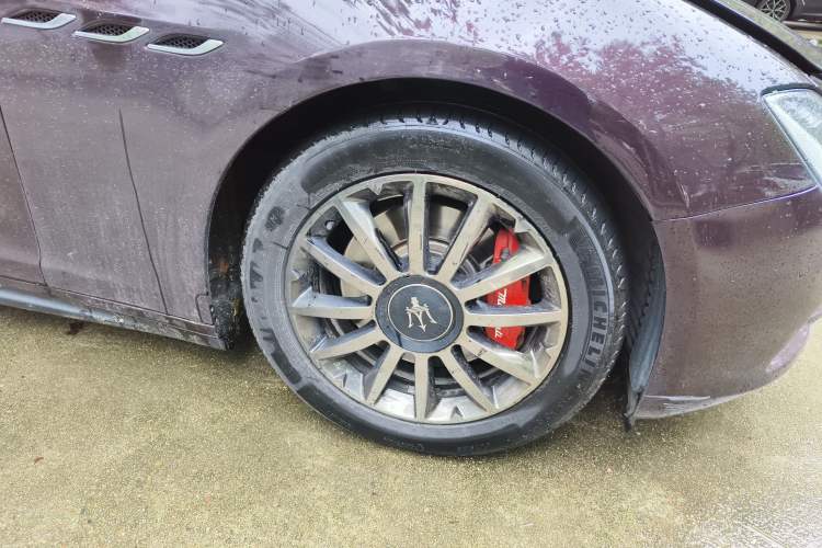 Used Maserati Ghibli 2014 3.0T Standard Edition Right Front Wheel Hub