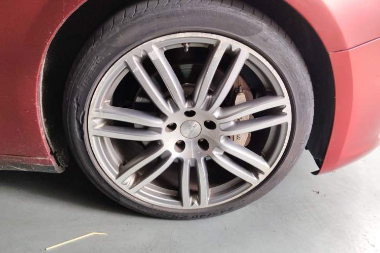 Used Maserati Ghibli 2014 3.0T Standard Edition Right Front Wheel Hub