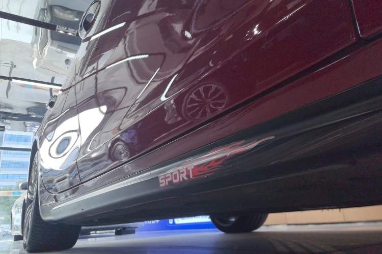 Used Maserati Ghibli 2014 3.0T Standard Edition Right Side Sill