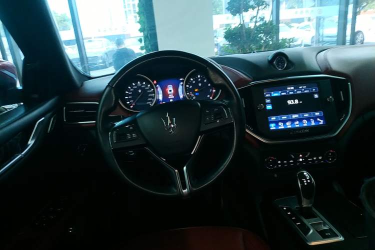 Used Maserati Ghibli 2014 3.0T Standard Edition Steering Wheel