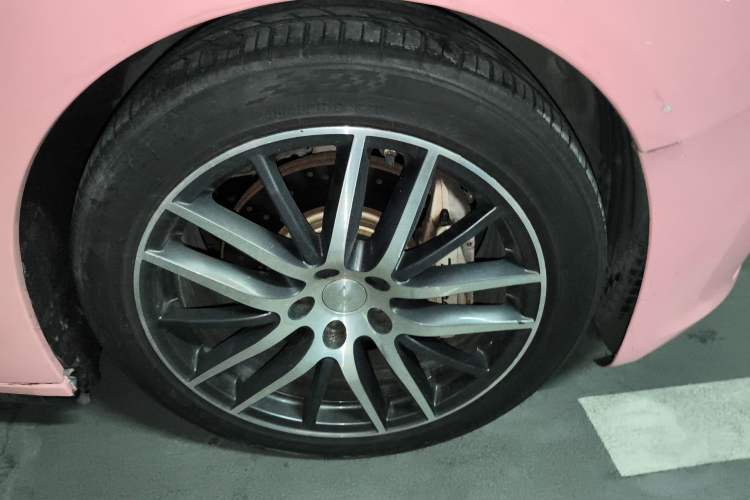 Used Maserati Ghibli 2014 3.0T Standard Edition Right Front Wheel Hub