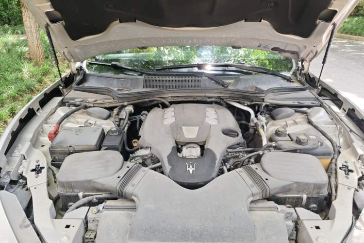 Used Maserati Ghibli 2014 3.0T Standard Edition Engine Bay