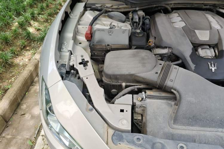 Used Maserati Ghibli 2014 3.0T Standard Edition Engine Bay Right
