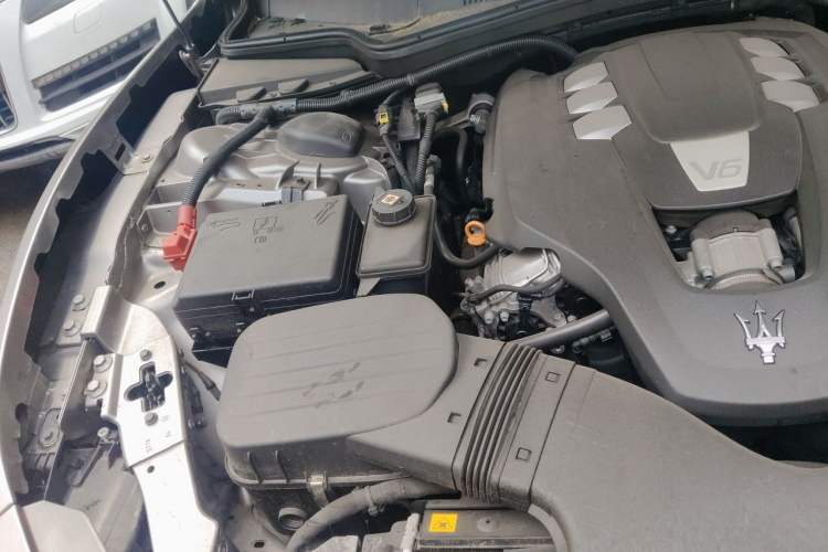 Used Maserati Ghibli 2014 3.0T Standard Edition Engine Bay Right