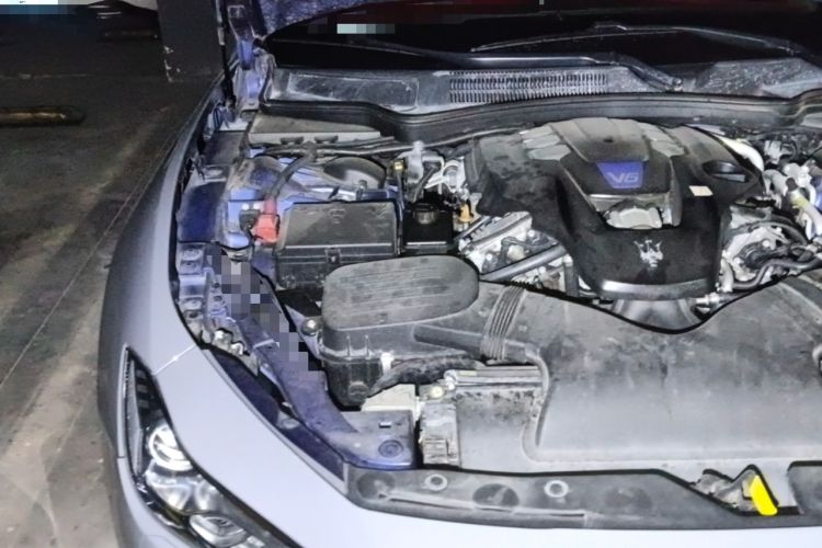 Used Maserati Ghibli 2014 3.0T S Q4 Engine Bay Right