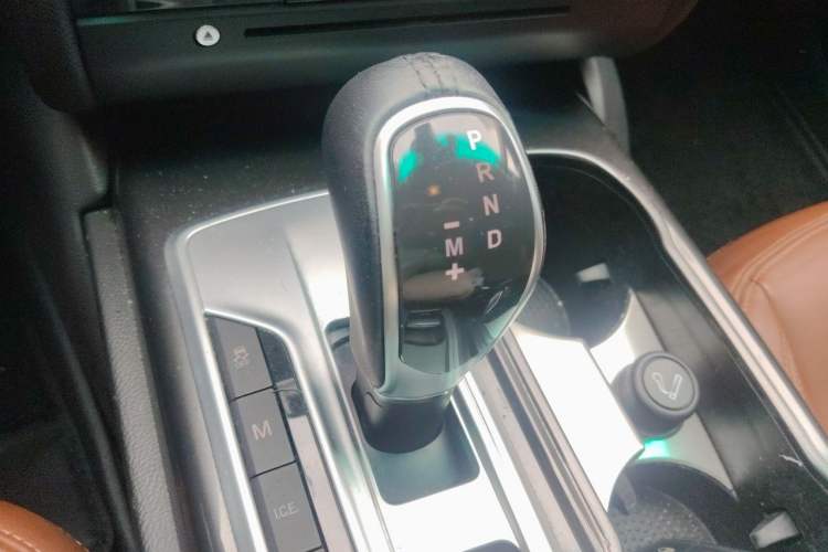 Used Maserati Ghibli 2014 3.0T Standard Edition Gear Lever
