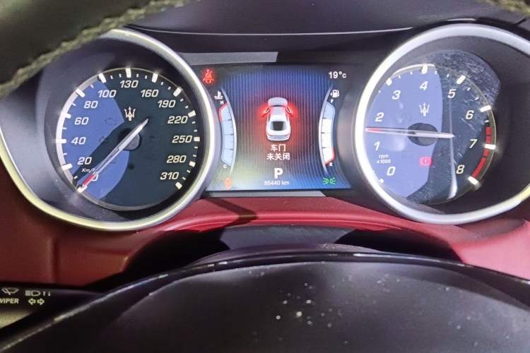 Used Maserati Ghibli 2014 3.0T S Q4 Odometer Close Up