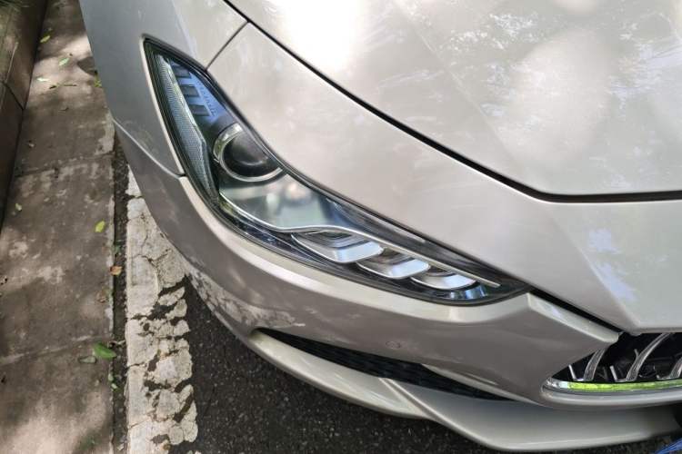 Used Maserati Ghibli 2014 3.0T Standard Edition Right Front Headlight