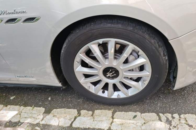 Used Maserati Ghibli 2014 3.0T Standard Edition Right Front Wheel Hub