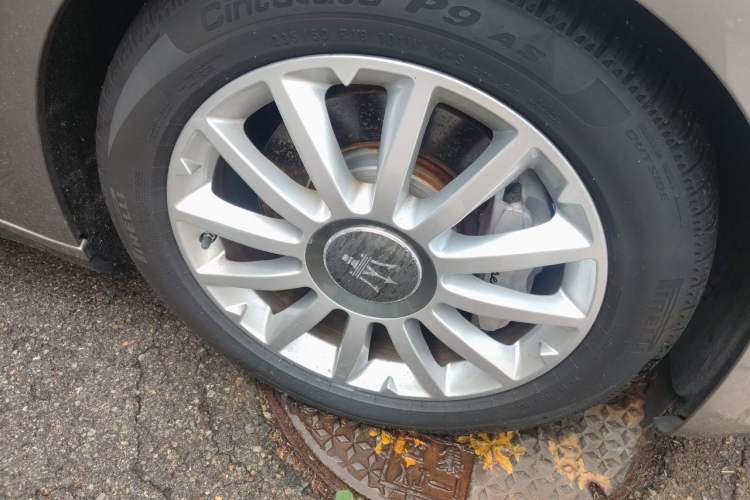 Used Maserati Ghibli 2014 3.0T Standard Edition Right Front Wheel Hub