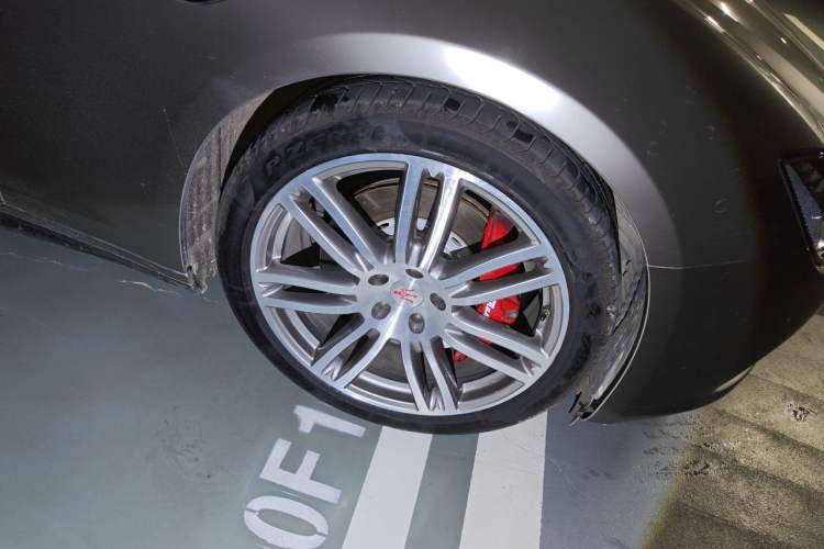 Used Maserati Ghibli 2014 3.0T Standard Edition Right Front Wheel Hub