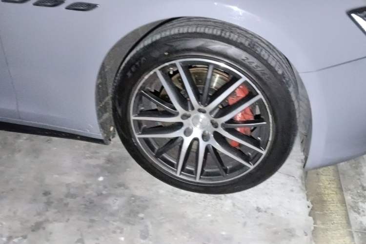 Used Maserati Ghibli 2014 3.0T S Q4 Right Front Wheel Hub