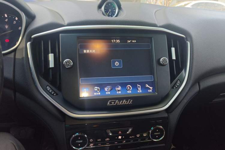 Used Maserati Ghibli 2014 3.0T Standard Edition Audio And AC Panel